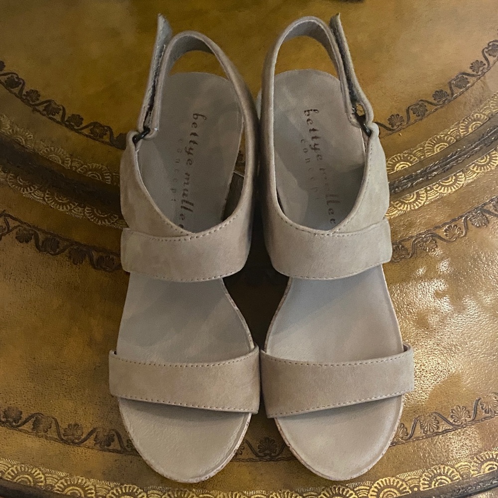 Bettye Muller Beige Women's Sandals
